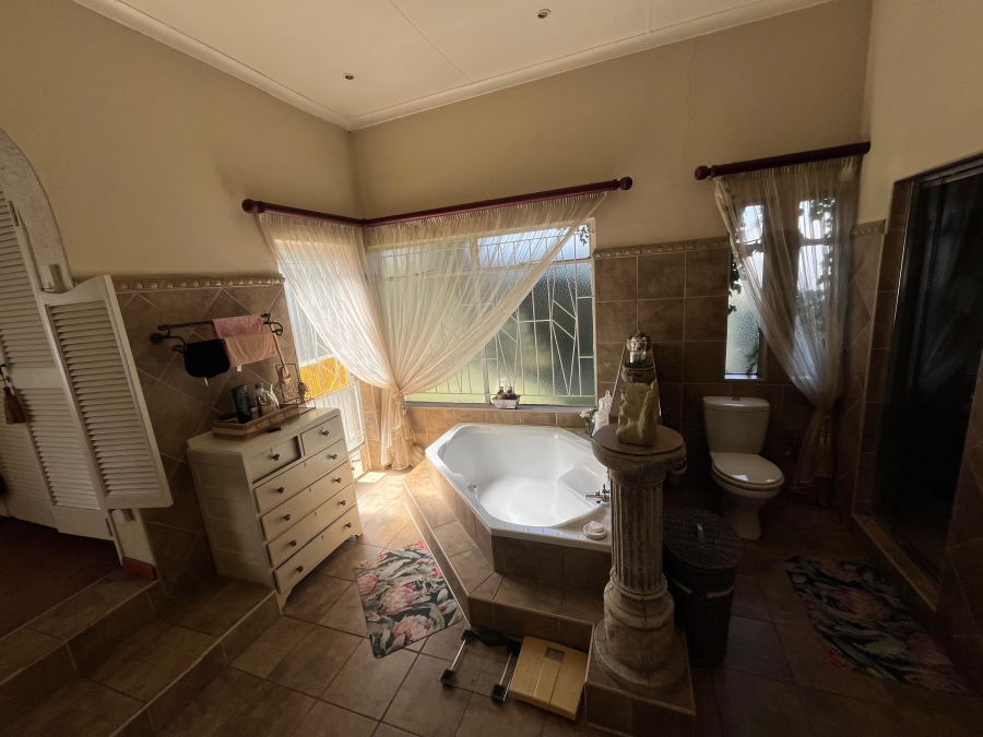 5 Bedroom Property for Sale in Frankfort Free State